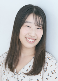 森川胡桃_上半身_引き.png